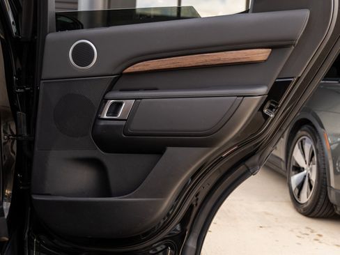 Used 2020 Land Rover Discovery HSE image 33