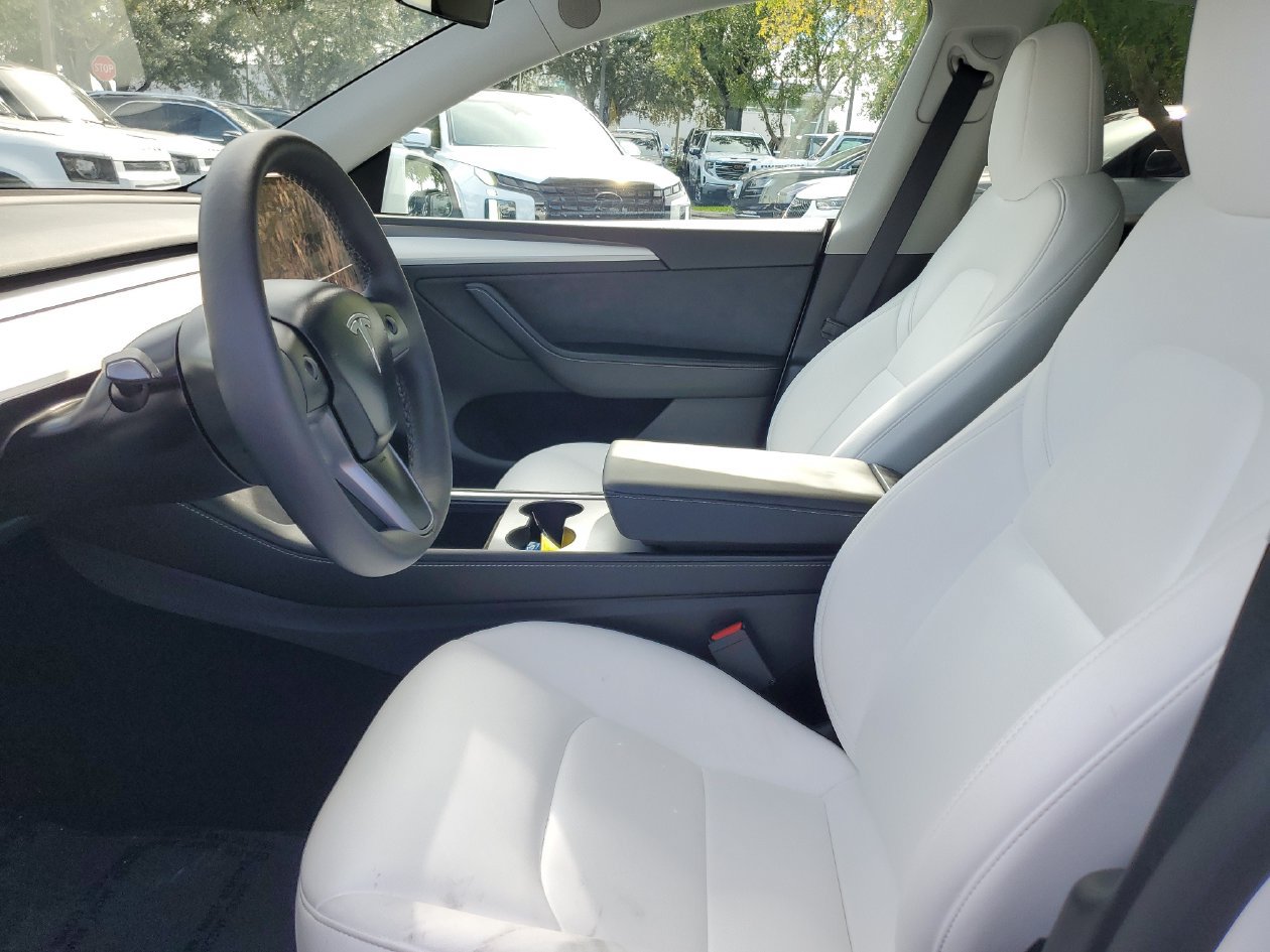 Used 2025 Tesla Model Y Long Range RWD image 18