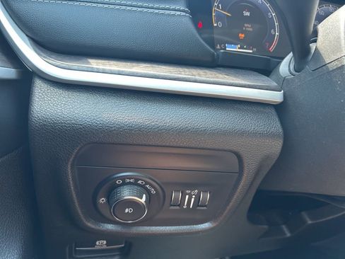 Used 2023 Jeep Grand Cherokee Limited image 21