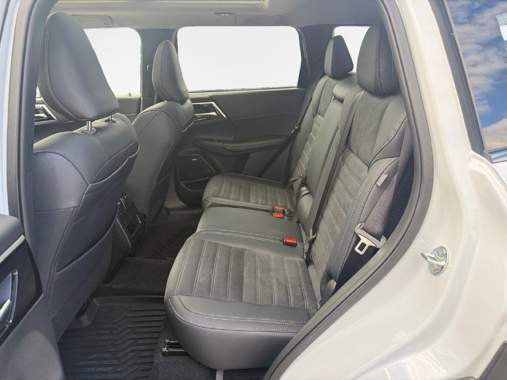 Used 2026 Mitsubishi Outlander AWD image 24