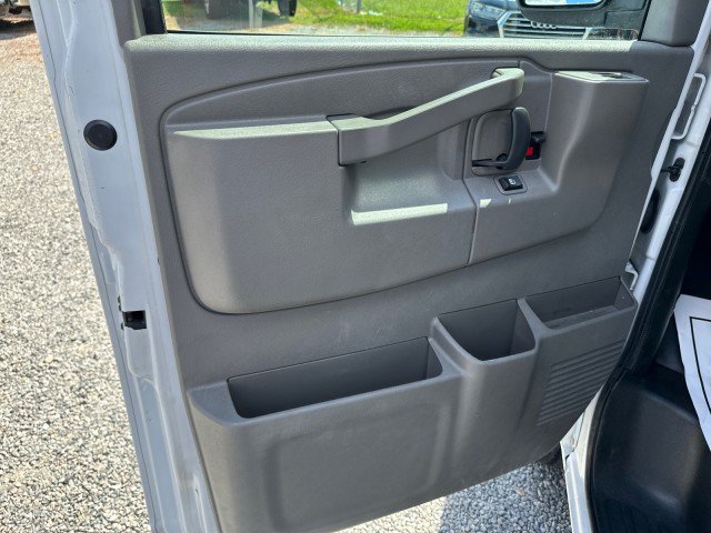 Used 2017 Chevrolet Express 2500 RWD image 21