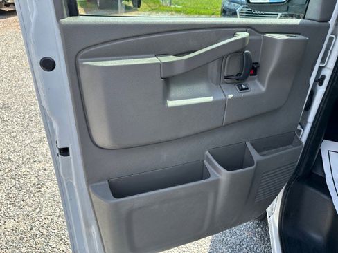 Used 2017 Chevrolet Express 2500 image 21