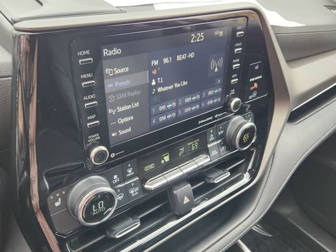 Used 2020 Toyota Highlander XLE image 8