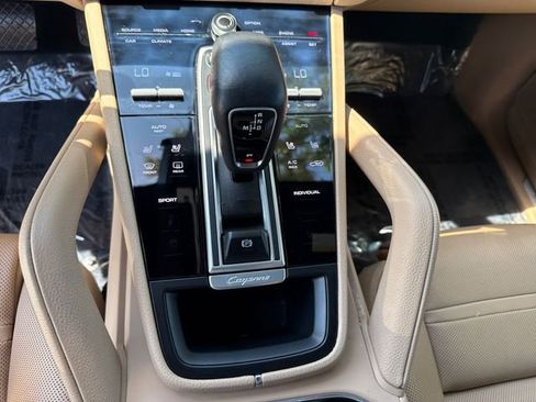 Used 2019 Porsche Cayenne AWD/4WD image 21