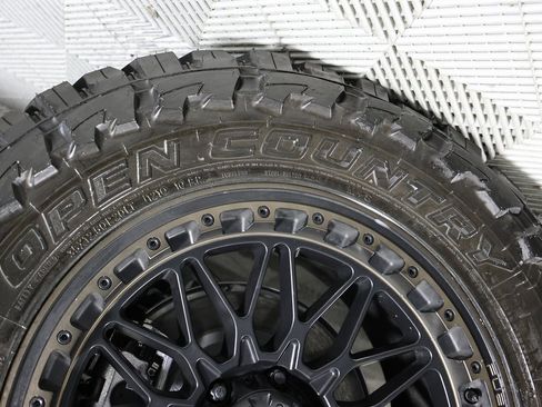 Used 2026 Chevrolet Tahoe Z71 w/ Comfort Package image 50