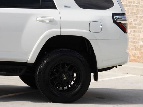 Used 2021 Toyota 4Runner SR5 AWD/4WD image 28