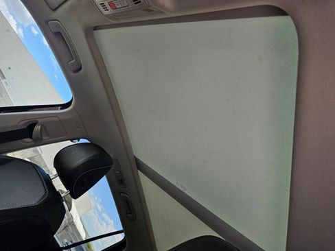 Certified 2022 Volkswagen Tiguan SE w/ Panoramic Sunroof Package FWD image 15