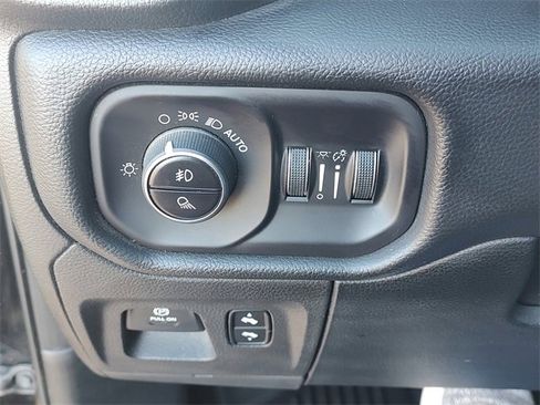 Certified 2019 RAM 1500 Laramie image 28