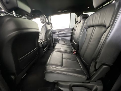 Used 2022 Jeep Wagoneer Series III AWD/4WD image 25