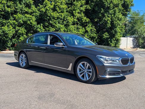 Used 2019 BMW 750i xDrive image 1