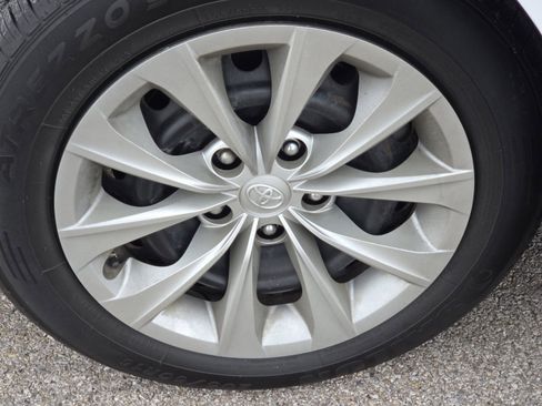 Used 2016 Toyota Camry LE image 7