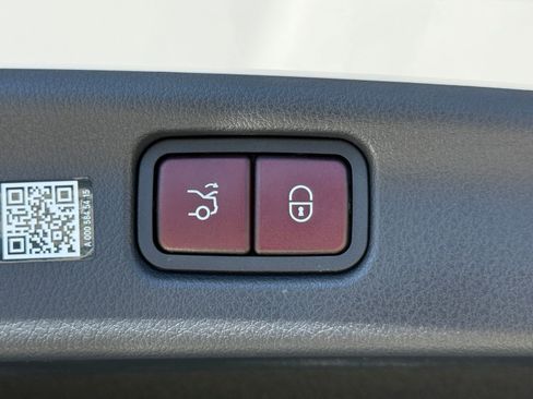 Used 2024 Mercedes-Benz C 300 Sedan image 17