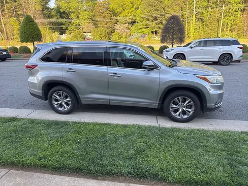 Used 2015 Toyota Highlander XLE image 7