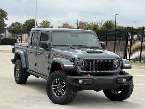 Used 2025 Jeep Gladiator Mojave AWD/4WD image 2