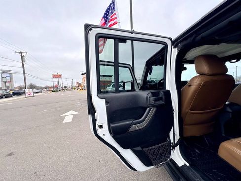 Used 2013 Jeep Wrangler Unlimited Sahara image 25