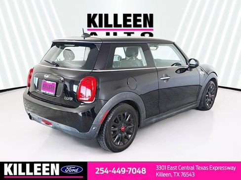 Used 2019 MINI Cooper 2-Door Hardtop w/ Signature Upholstery Package FWD image 8