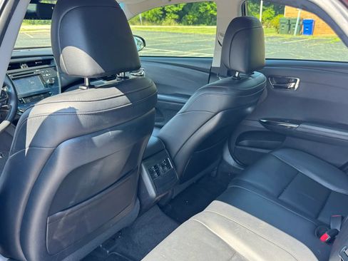 Used 2018 Toyota Avalon Touring FWD image 13