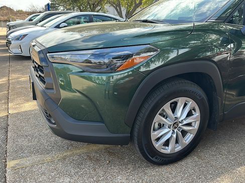 Used 2026 Toyota Corolla Cross LE image 5