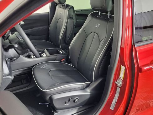 New 2026 Chrysler Pacifica Limited w/ S Appearance Package image 15