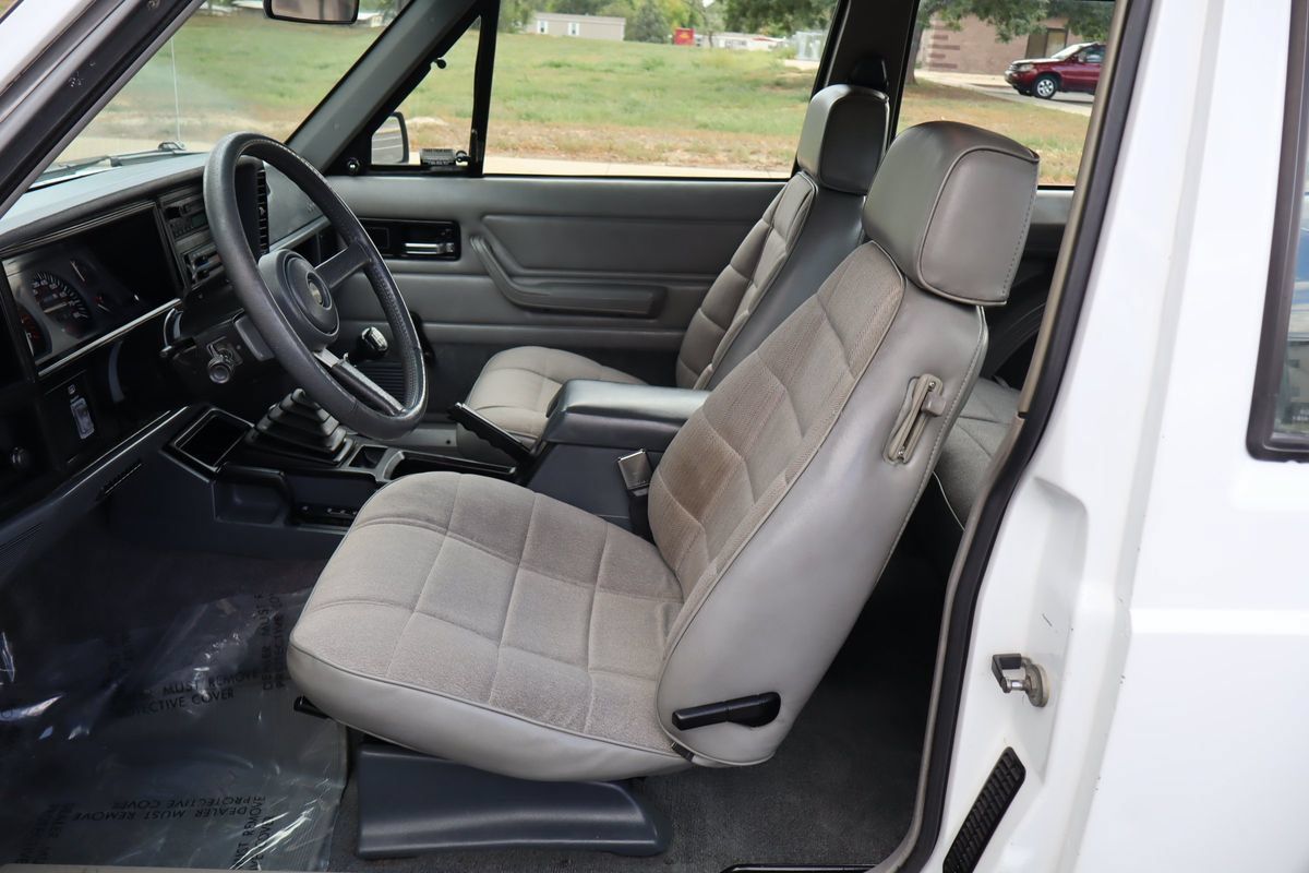 Used 1993 Jeep Cherokee Sport AWD/4WD image 17