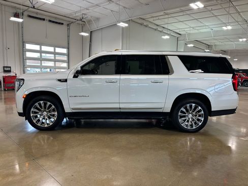 Used 2021 GMC Yukon XL Denali AWD/4WD image 4