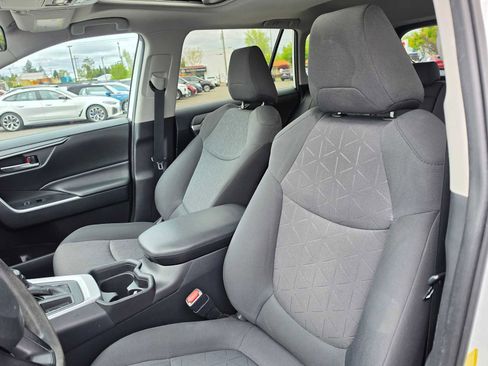 Used 2019 Toyota RAV4 XLE FWD image 22