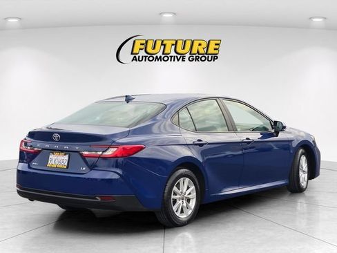 Used 2025 Toyota Camry LE FWD image 5