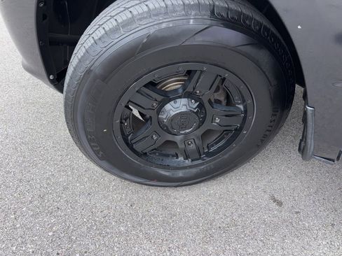 Used 2017 RAM 1500 Express RWD image 40