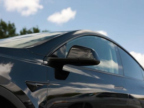 Used 2021 Tesla Model Y 2WD image 3