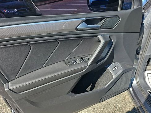 Certified 2023 Volkswagen Tiguan SE R-Line image 9