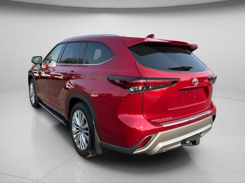 Certified 2025 Toyota Highlander Platinum AWD/4WD image 15