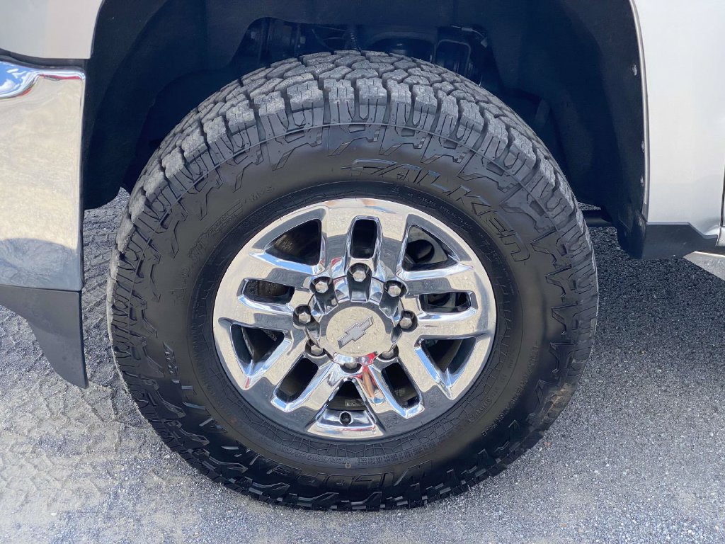 Used 2018 Chevrolet Silverado 2500 LT AWD/4WD image 32
