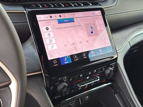 New 2025 Jeep Grand Cherokee Limited w/ Luxury Tech Group II image 28