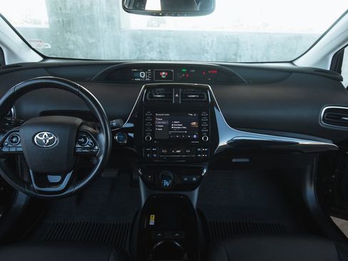 Used 2022 Toyota Prius XLE image 7