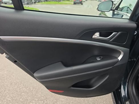 Used 2025 Genesis G70 2.5T RWD image 12