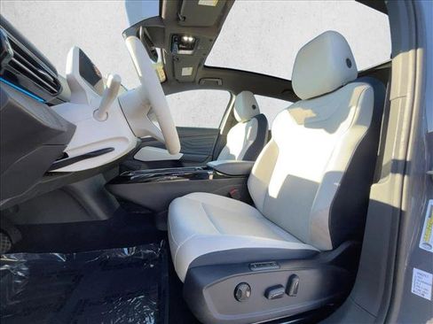 Used 2023 Volkswagen ID.4 Pro S Plus image 16