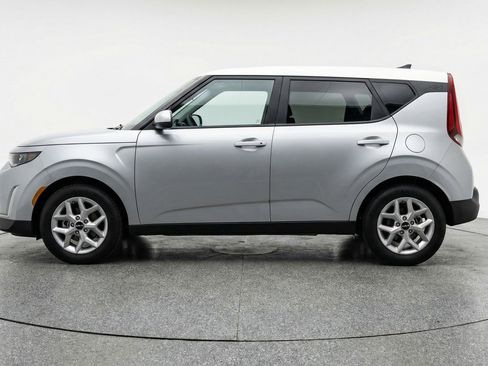 Used 2025 Kia Soul LX w/ LX Technology Package FWD image 5