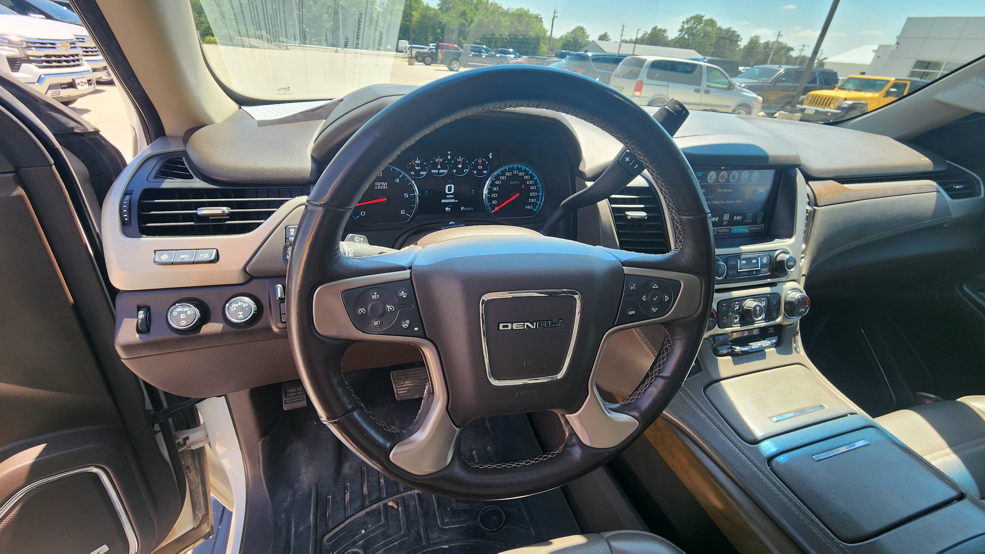 Used 2019 GMC Yukon Denali w/ Denali Ultimate Package AWD/4WD image 12