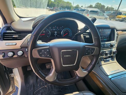 Used 2019 GMC Yukon Denali w/ Denali Ultimate Package AWD/4WD image 12