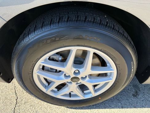 Used 2024 Ford Edge SEL image 10