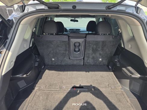 Used 2017 Nissan Rogue SV w/ Sun & Sound Touring Package FWD image 19