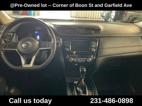Used 2018 Nissan Rogue SV w/ Premium Package AWD/4WD image 17