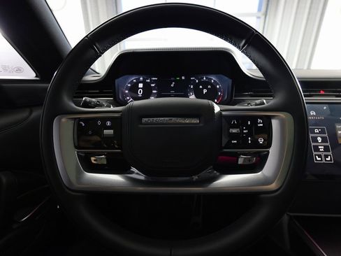 Used 2025 Land Rover Range Rover SE image 22