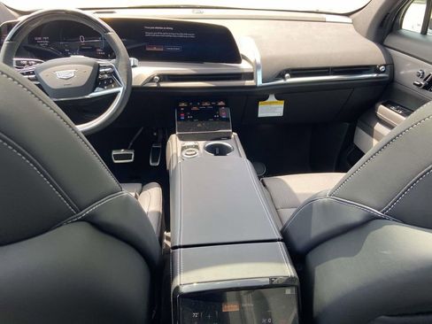 New 2026 Cadillac Vistiq Sport AWD/4WD image 15