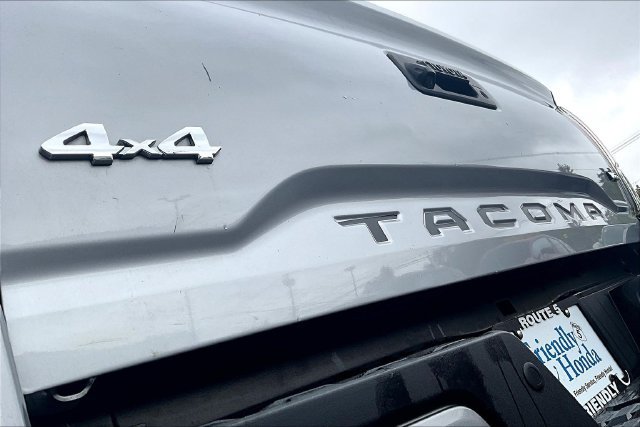 Used 2018 Toyota Tacoma Limited AWD/4WD image 25