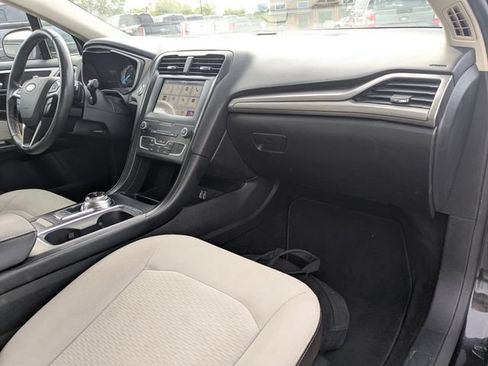 Used 2019 Ford Fusion SE w/ Equipment Group 151A FWD image 13