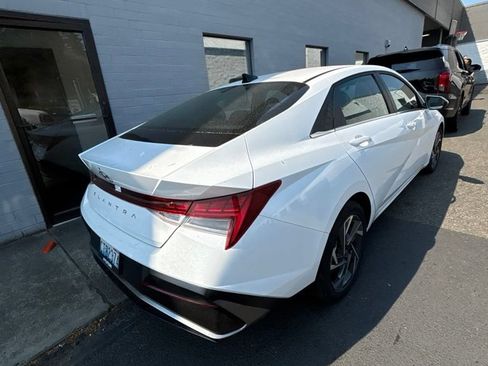 Used 2025 Hyundai Elantra SEL FWD image 5