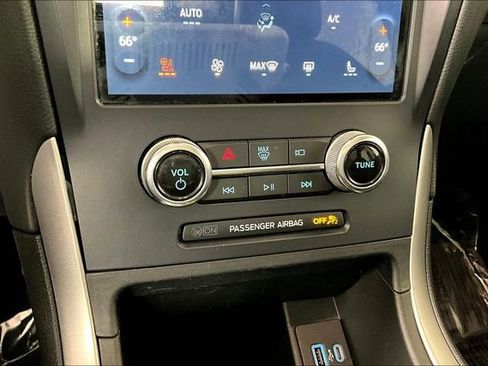 Used 2022 Ford Edge SEL w/ Convenience Package image 32