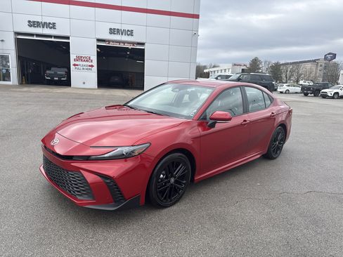 Certified 2025 Toyota Camry SE image 7