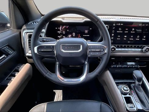 Used 2025 GMC Canyon Denali AWD/4WD image 6